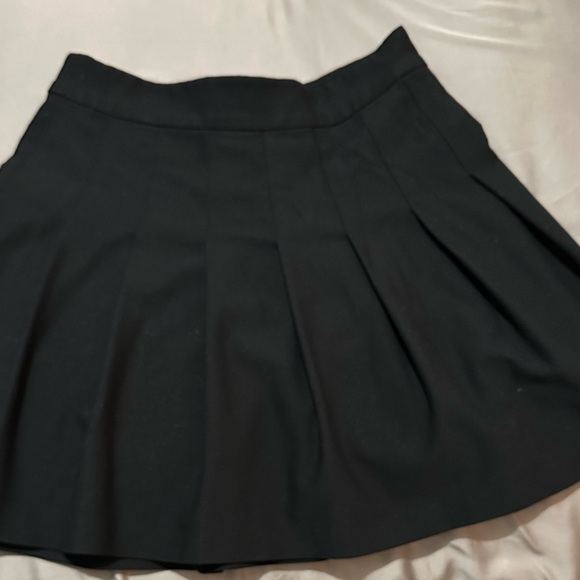 Aritzia Sunday best olive skirt - Picture 5 of 9